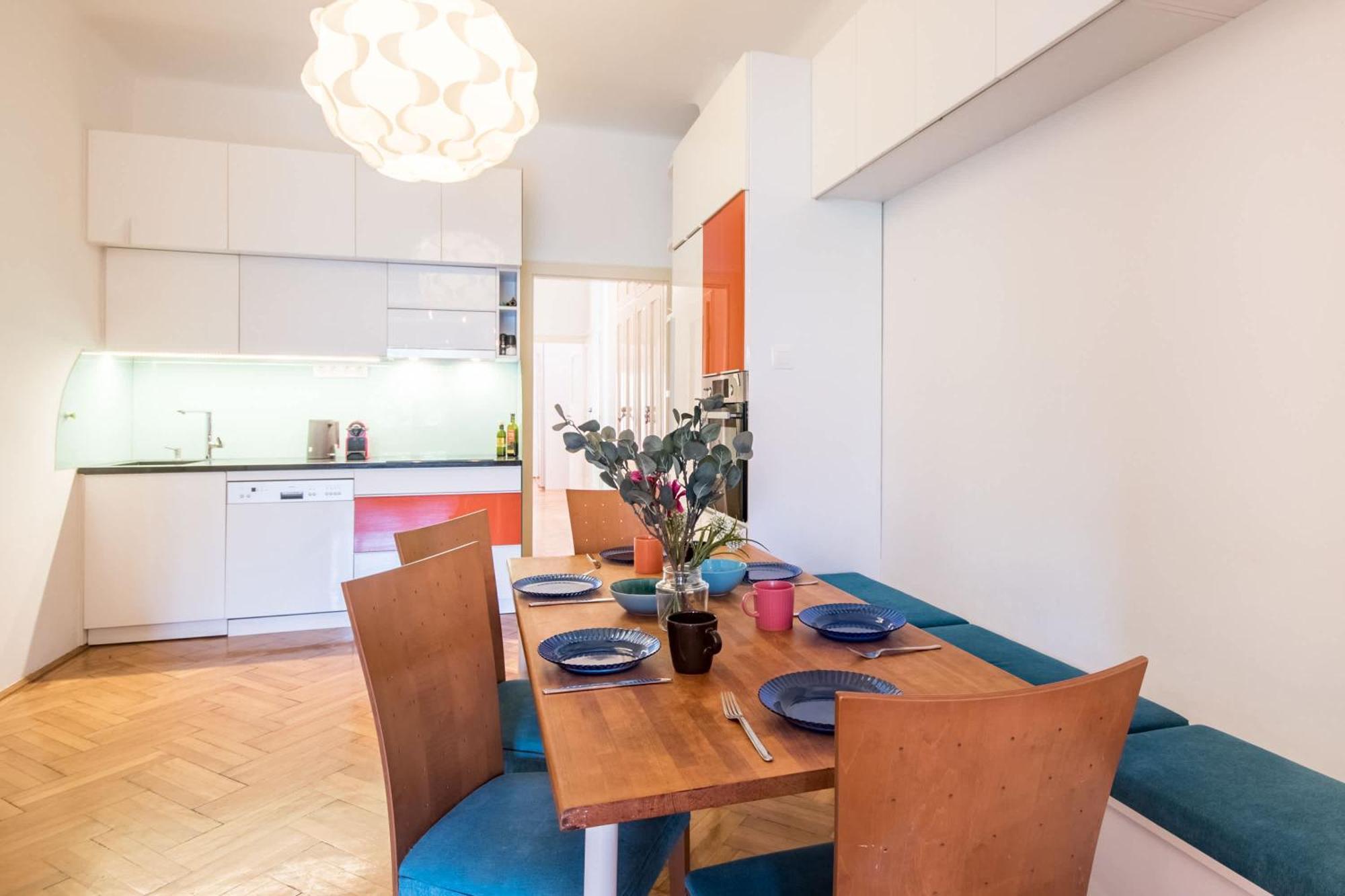 Apartment - Spacious - Classic Charm