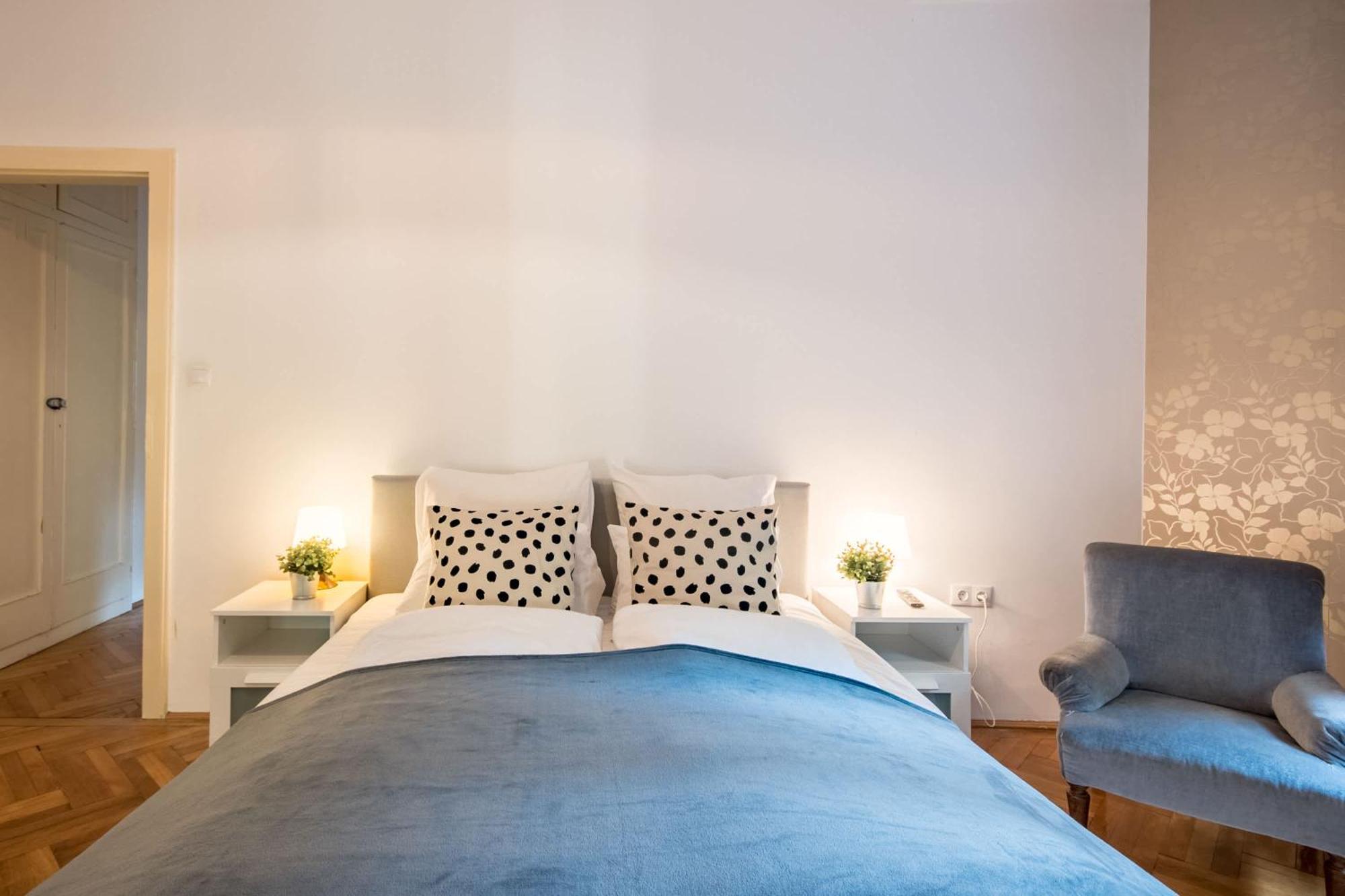 - Spacious - Classic Charm Apartment *